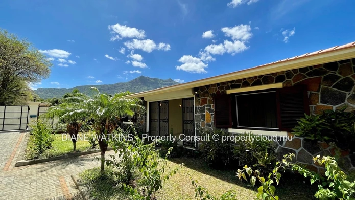 Villa privée sur la côte Ouest avec superbe vue montagne