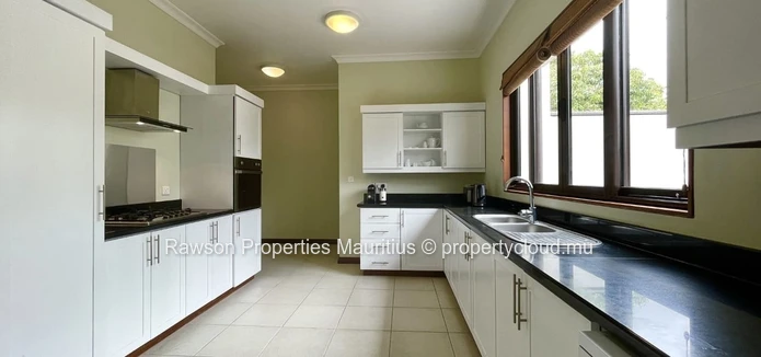 4 Bedroom Villa For Sale in Tamarin