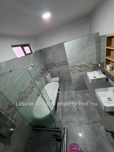 Spacieuse villa familiale avec terrasse et garage – Mont Choisy