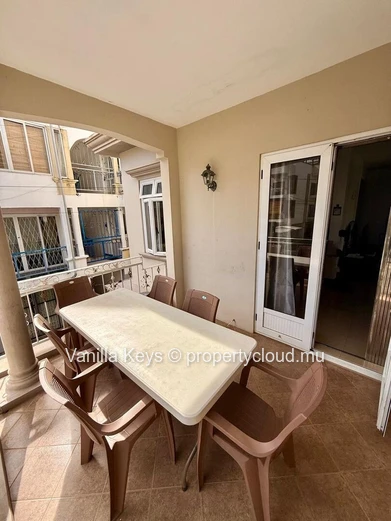 Spacious 4-Bedroom Apartment with Sea Views – Flic en Flac