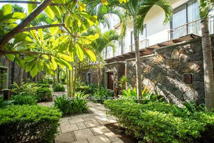 Duplex Living by the Waves