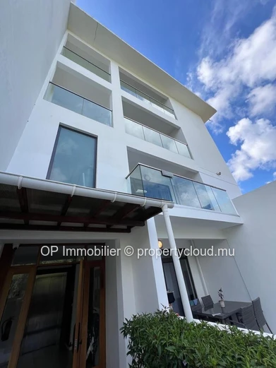 Complexe hôtelier 780m² à vendre à Trou aux Biches avec piscine