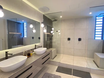 4 Bedroom Apartment