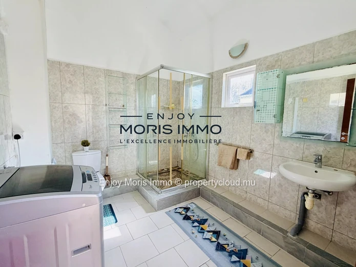 Appartement meublé 3 chambres à louer à Grand Baie – Île Maurice | 150 m² | Jardin privatif | Location longue durée