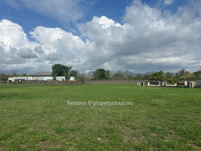 Royal Park - Magnifique Terrain de 1054 m² à vendre à Balaclava, secteur en pleine expansion