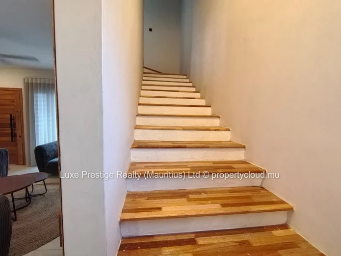 Villa Moderne de 3 Chambres à Louer à Grand Baie, Pereybère | 2 Chambres en Suite, Balcon Privé et Parking