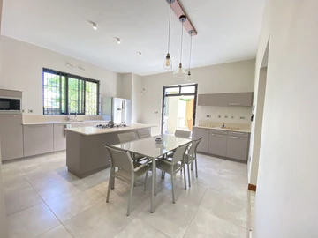 4 Bedroom Villa