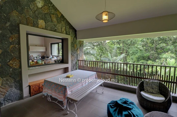Spacious and bright duplex in a secure residence with river views