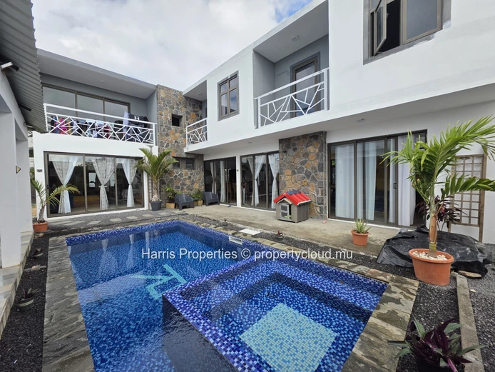 Grande et magnifique maison de 6 chambres avec deux studios à vendre