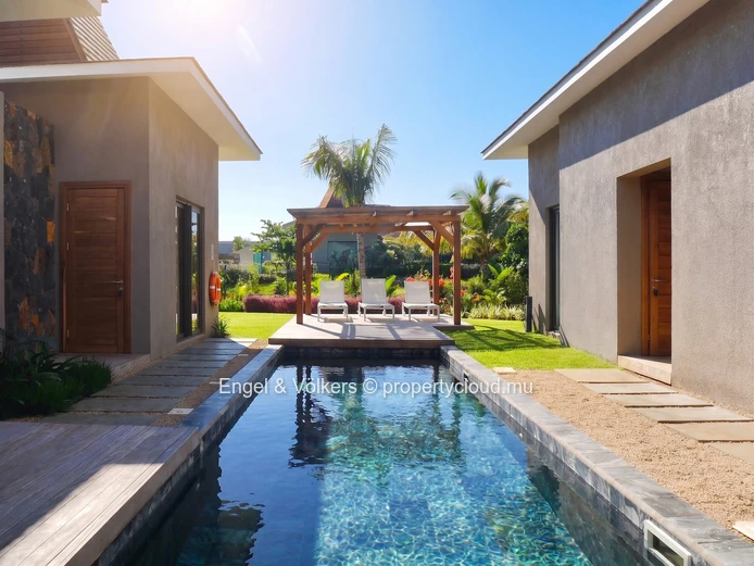 Tropical Luxury Living on the North-West Coast