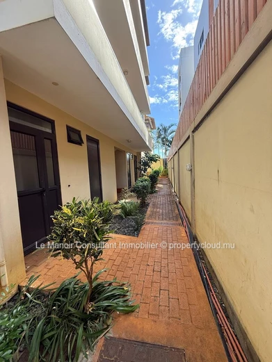 3-Bedroom Apartment - Sea view - Close to bus stop, shops and beaches