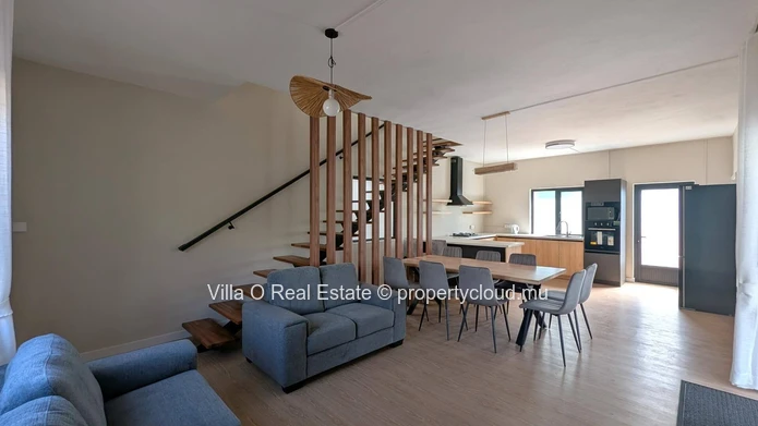 Dans une toute nouvelle résidence sécurisée, exclusive, avec un superbe jardin commun de 2000 m2, jolie maison avec j...