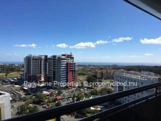 Vivez l’Excellence : Votre bureau panoramique à Ebène !