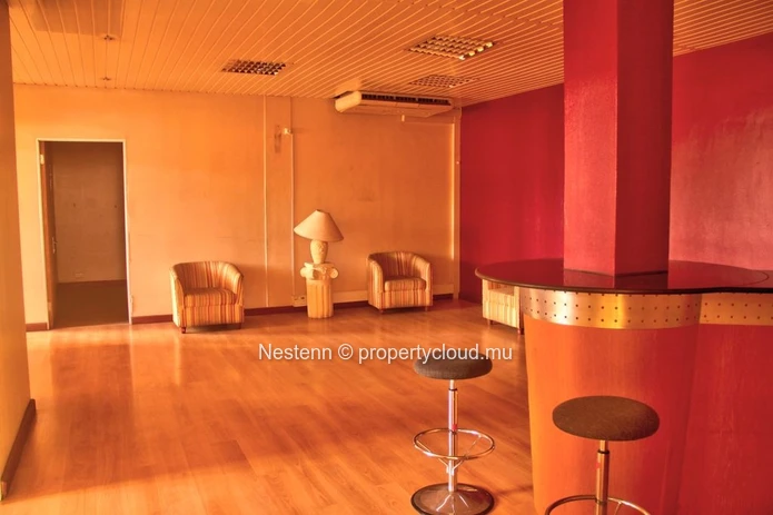 Traditional office of 115m² on second floor 