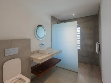 5 Bedroom Villa