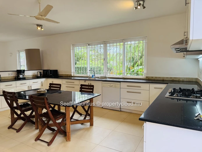 Exceptional 4-Bedroom Ensuite House on an Expansive Estate