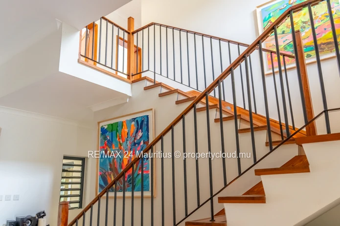 Exclusive 5-Bedroom Villa Bordering Black River National Park