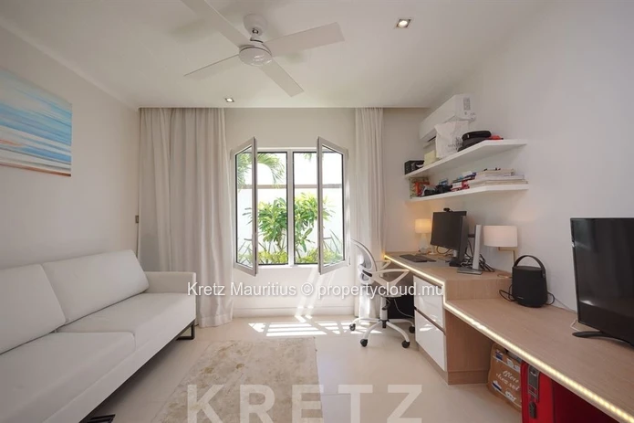 Contemporary villa with pool and jacuzzi in the heart of Grand Baie