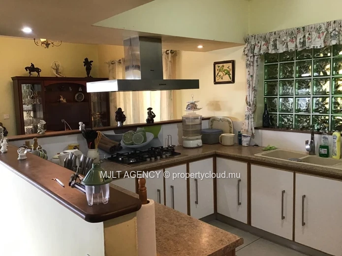 House / Villa - 5 Bedrooms - 319 m² Beau Vallon, South, Morcellement Le Mahe