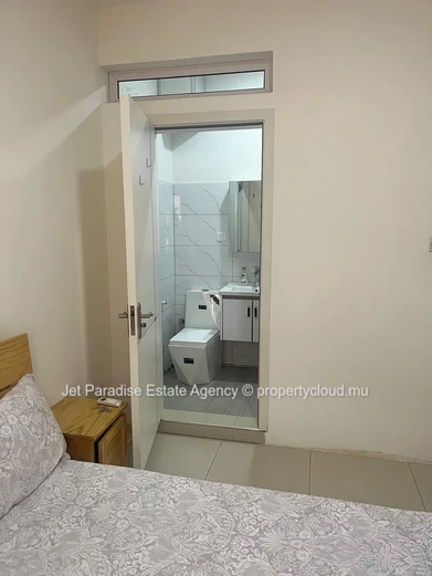 Appartement Meublé 3 Chambres avec Terrasse et Piscine - 2 minutes à  pieds de la plage. 