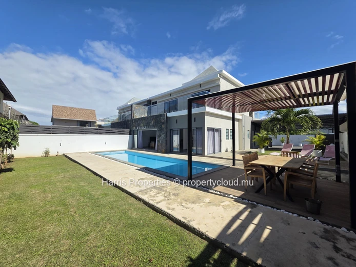 Magnifique villa en duplex meublée à louer au cœur de Grand Baie