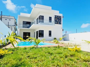 4 Bedroom Villa
