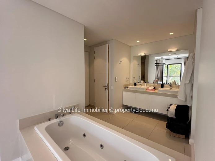 Penthouse PDS à vendre à Grand Baie, 401m², 3 chambres, piscine privée, Prix $.