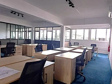 Bureau de 6 Chambres