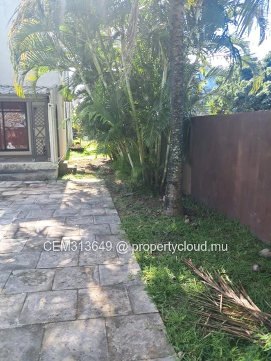 3 Chambres Maison avec Piscine à Vendre – Trou d'Eau Douce