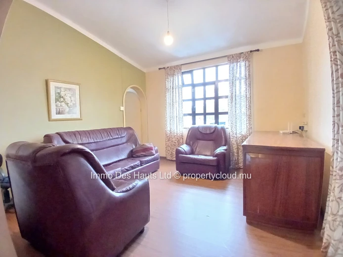 Maison de 5 chambres meublé en location long terme Curepipe 