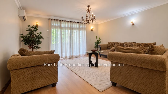 Living at the top, in the heart of Quatre Bornes!
