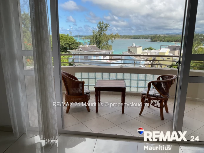 OCEANFRONT PENTHOUSE IN BLUE BAY - 4 BEDROOMS, PANORAMIC SEA VIEWS A rare investment opportunity on