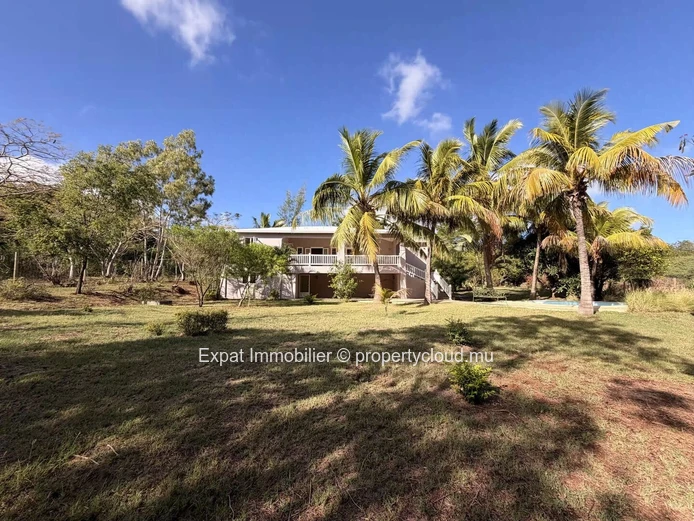 Renovated Family Home with Large Garden and Pool – For Rent in Petite Rivière Noire