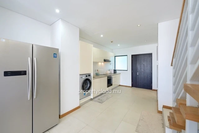 Apartment for sale accessible to foreigners (R+2) on Grand Baie La Croisette, 130 m2 duplex, sold furnished and equip...