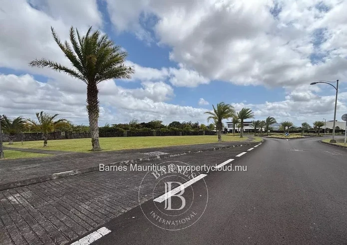 Côte d'Or / Highlands - Residential Plot of Land for Sale - 1,596.79 sqm