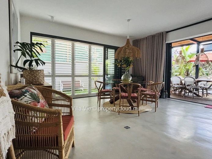 Roches Noires - Très beau duplex de 5 chambres avec rooftop et accès mer (Mandat exclusif)