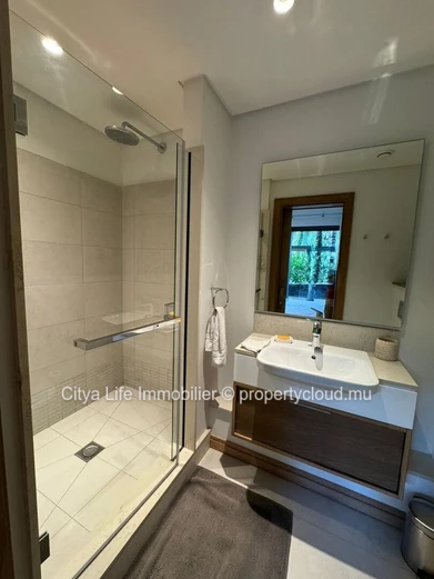 FOR SALE : Magnifique Appartement de 194 m² au Mont Choisy Golf