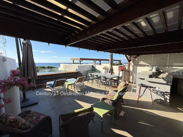 Elevated Island Living with a Front-Row Seat to Coin de Mire