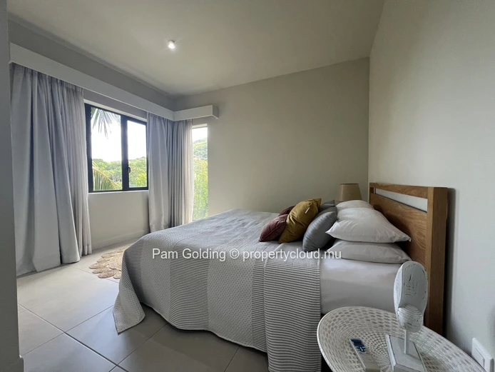 Appartement meublé de 3 chambres à La Balise Marina, Rivière Noire – Accès direct à l’océan et vues sur les montagnes