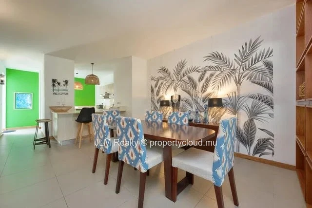 À vendre : Triplex de 3 chambres avec piscine commune à Pereybere, Île Maurice