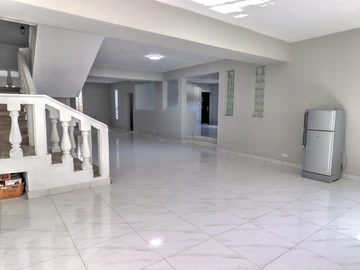 5 bed house in the center of Port Louis, the vibrant capital city. 