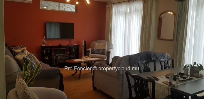 Maison à vendre à Quatre-Bornes - Vivre au centre et rentabiliser votre bien