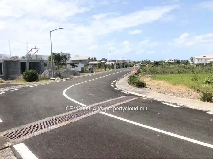  Terrain résidentiel de 32 perches à vendre – Beau Vallon Côté Champs