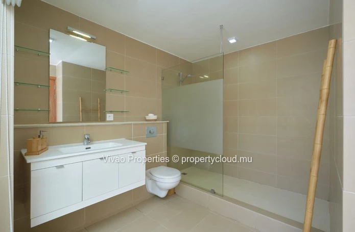 Luxury Penthouse with Stunning Views and Amenities in Mon Choisy - 158m², 3 en-suite Bedrooms, Communal Pool - 525 000€!