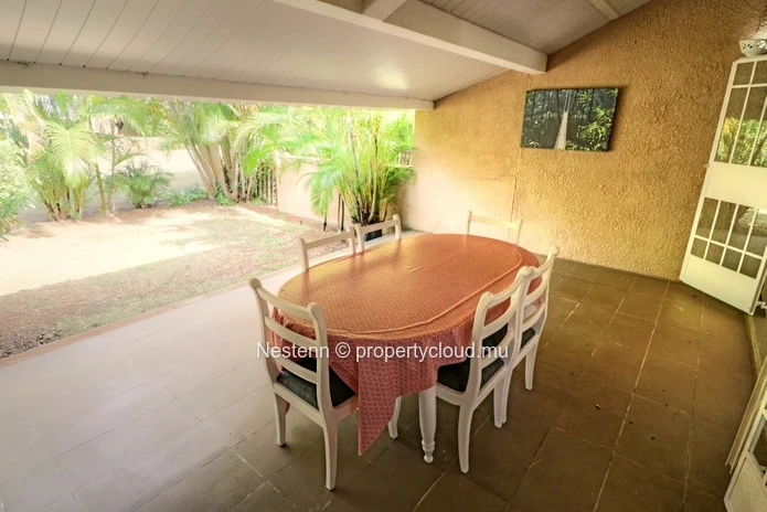 Semi-detached 3-bed house in a popular residence with huge garden
