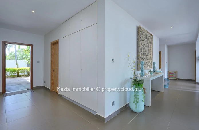 Villa Contemporaine En Résidence Securisee