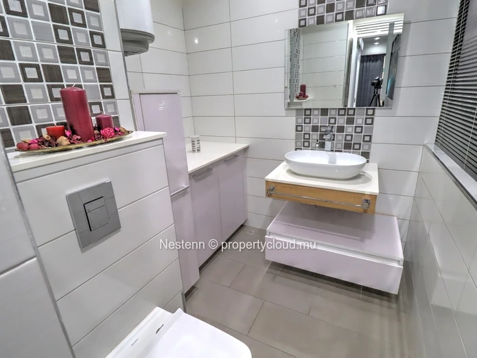 62m² commercial space 