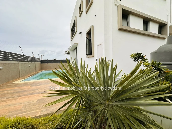 Villa Contemporaine Avec Piscine Et Jardin