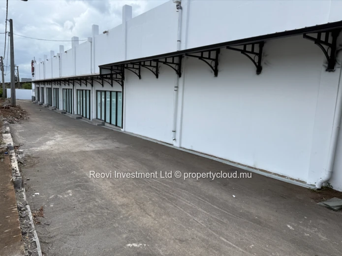 Entrepôt individuel avec une hauteur sous plafond de 6 m au centre de Coromandel