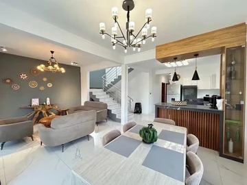 6 Bedroom Villa